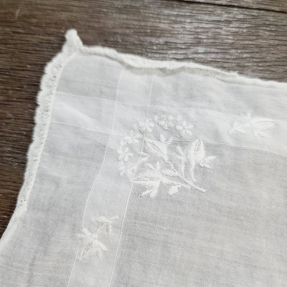 Vintage Dainty White Monochromatic Floral Embroidery Handkerchief - Picture 7 of 7
